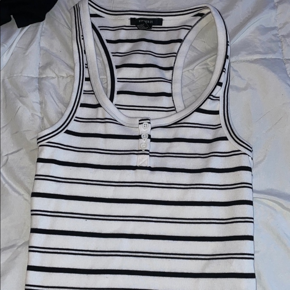 Cute tops that have never been worn